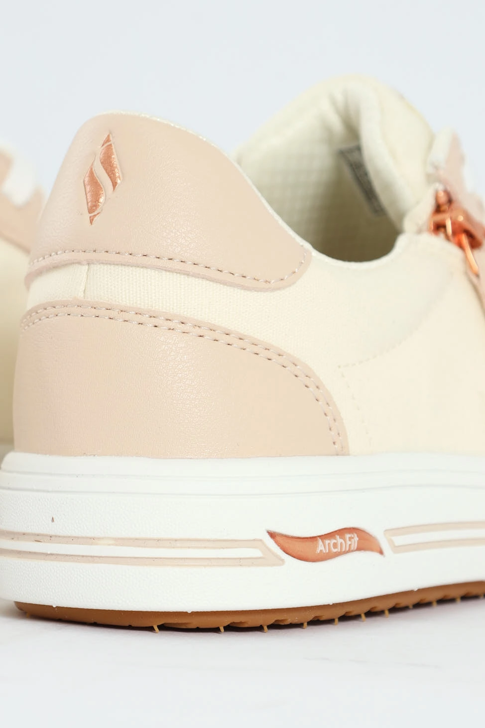 Arch Fit Arcade Sneaker - Off White