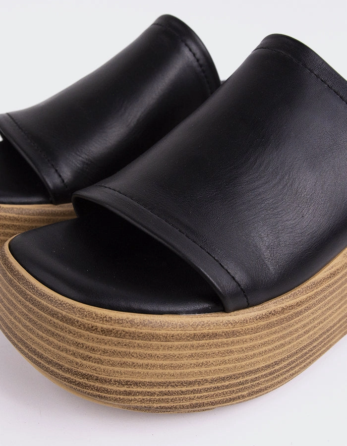 Beluga Black Leather