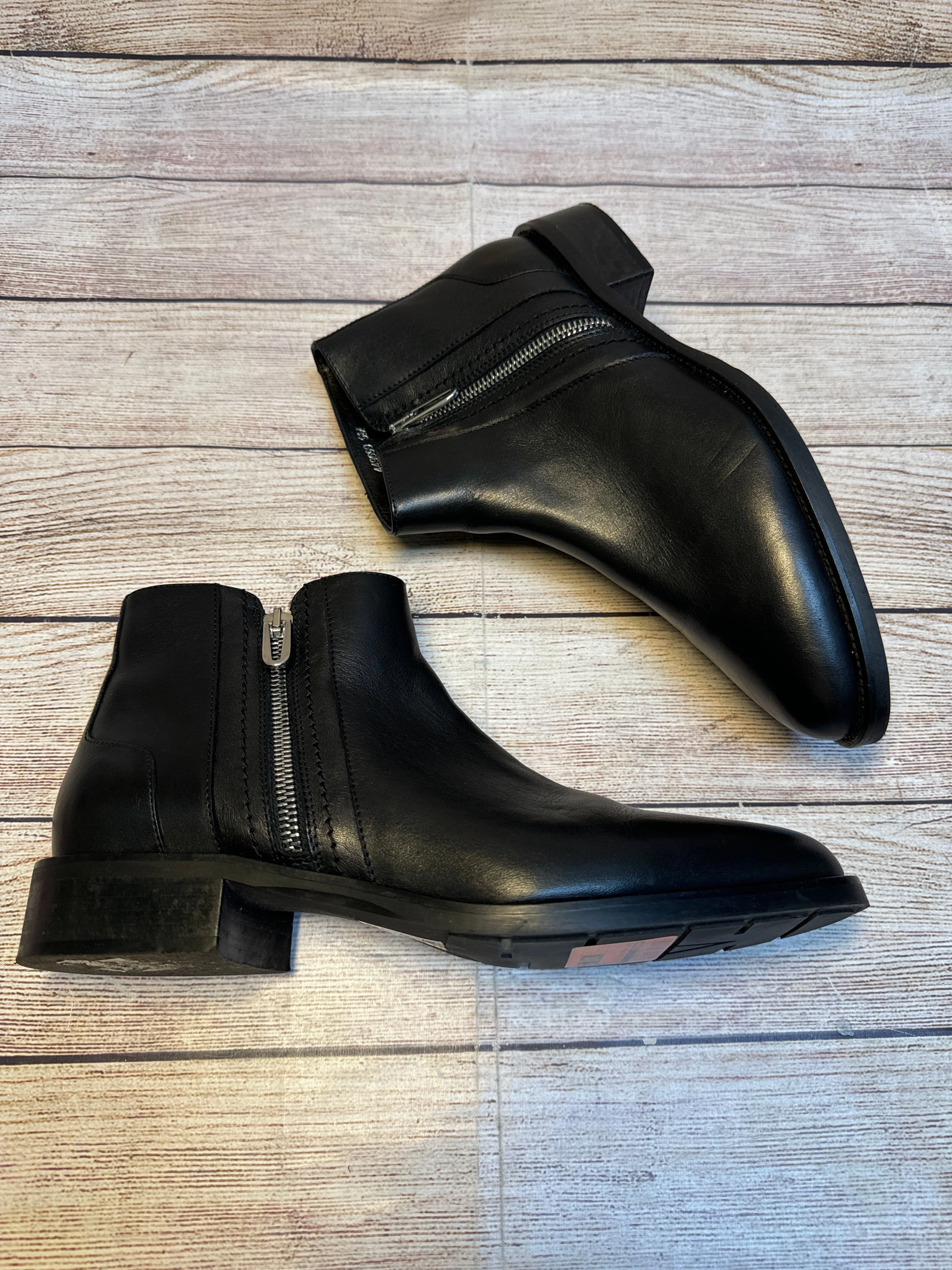 Boots Ankle Flats By Aquatalia In Black, Size: 9