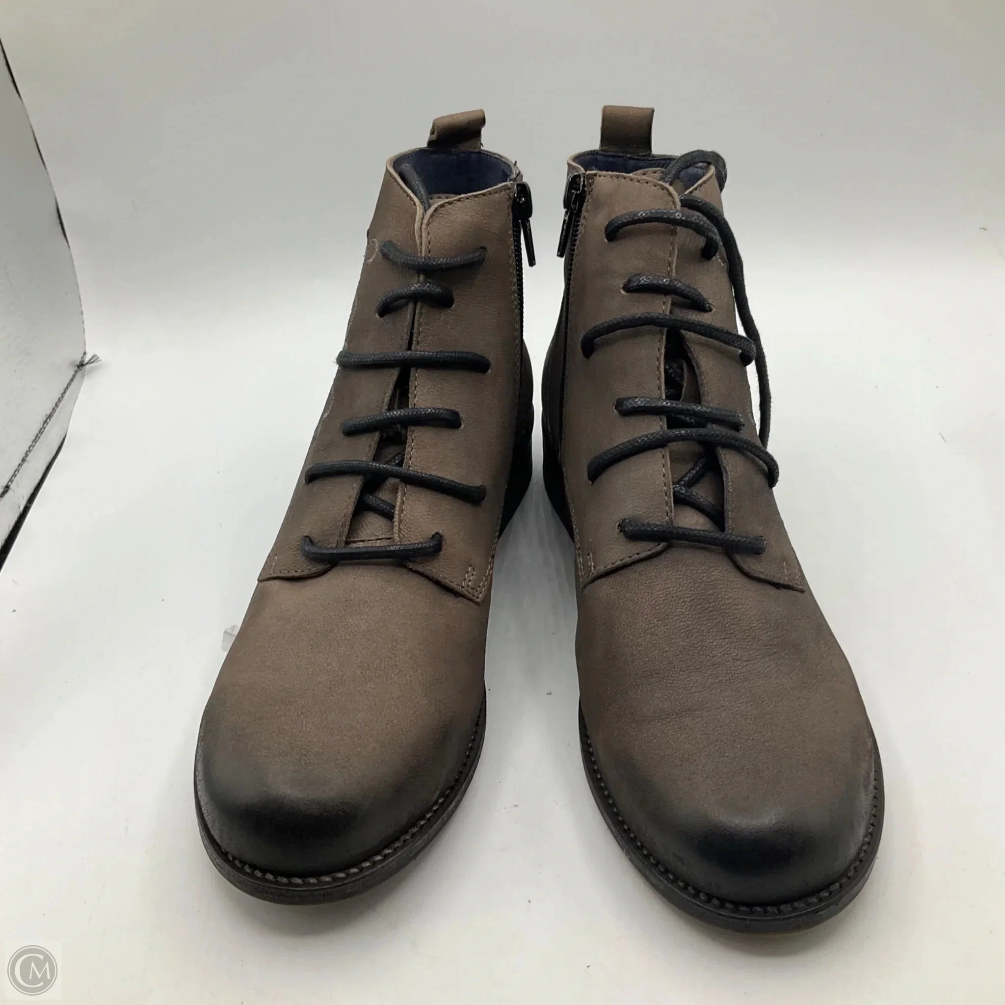 Boots Ankle Flats By Cma In Grey, Size: 7