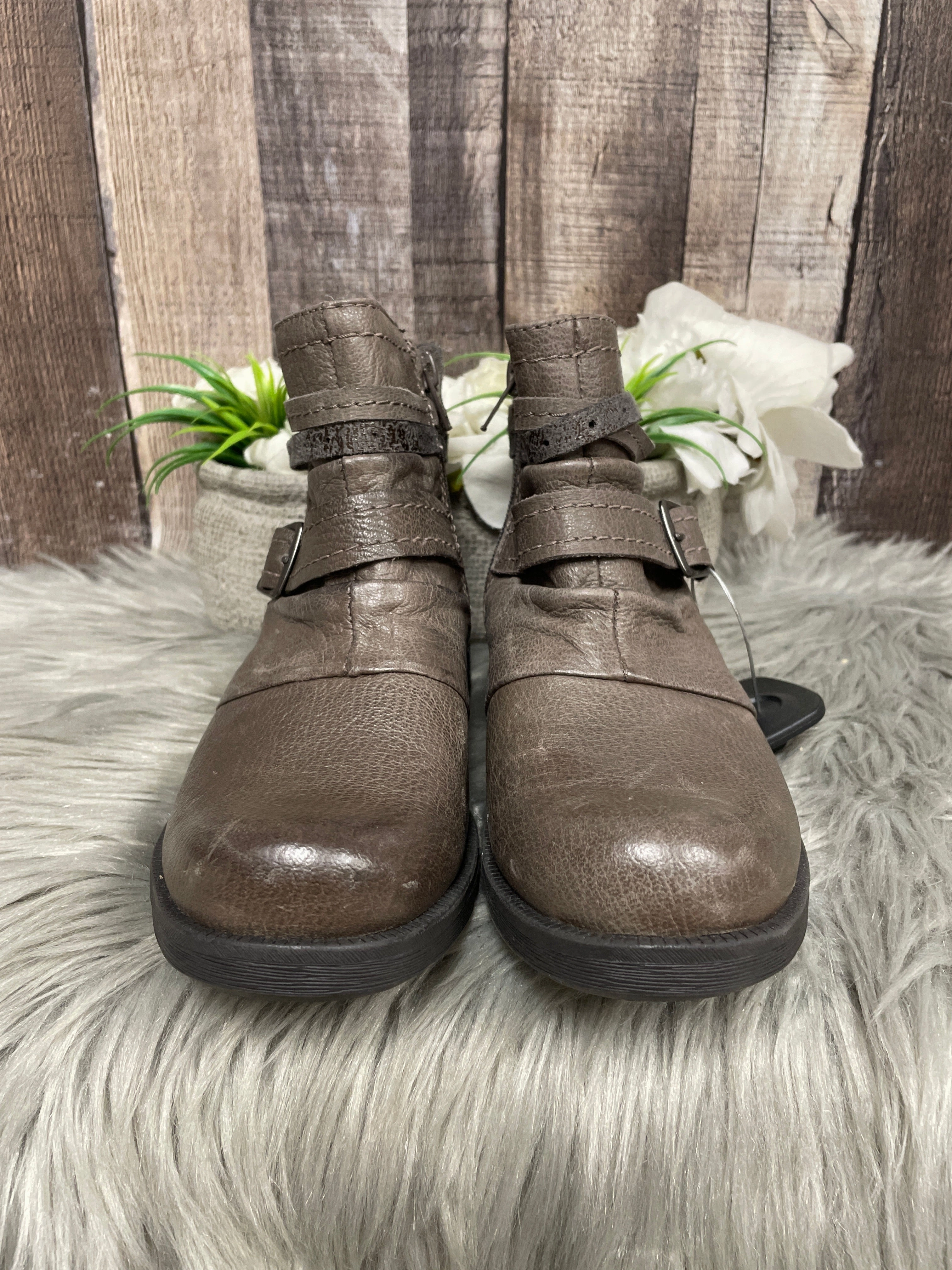 Boots Ankle Flats By Earth In Taupe, Size: 6