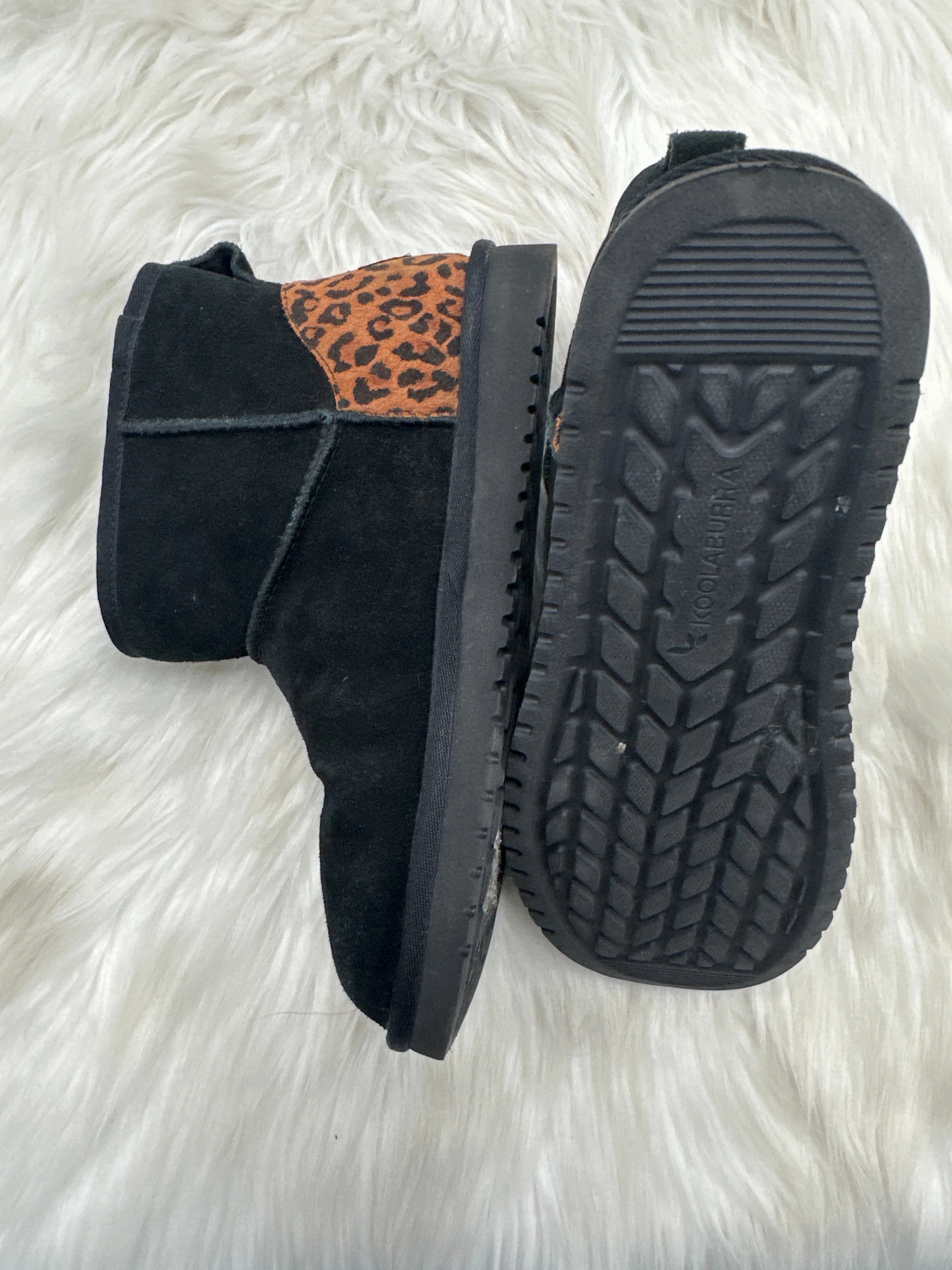 Boots Ankle Flats By Koolaburra By Ugg In Black, Size: 8
