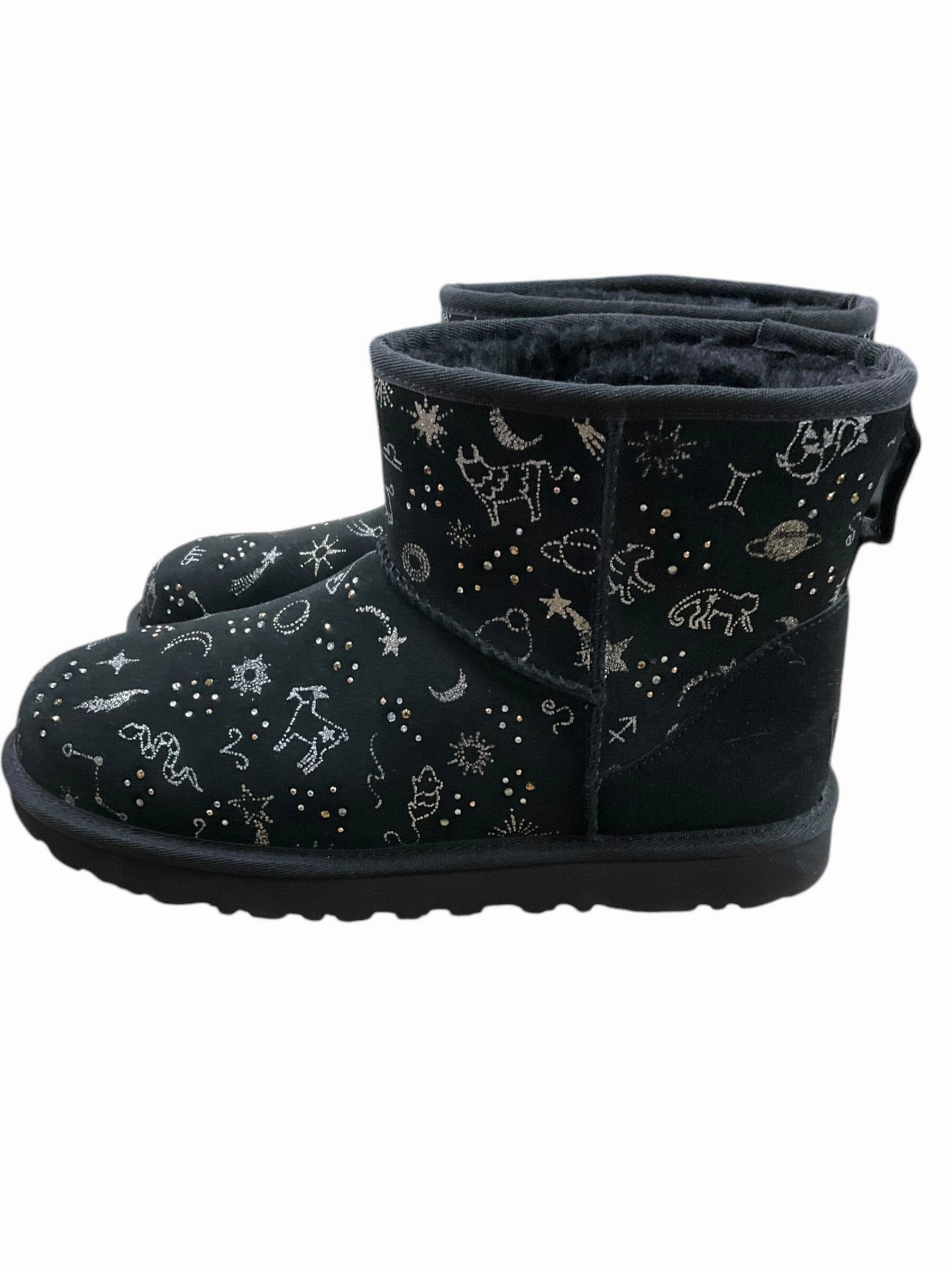 Boots Ankle Flats By Ugg  Size: 11