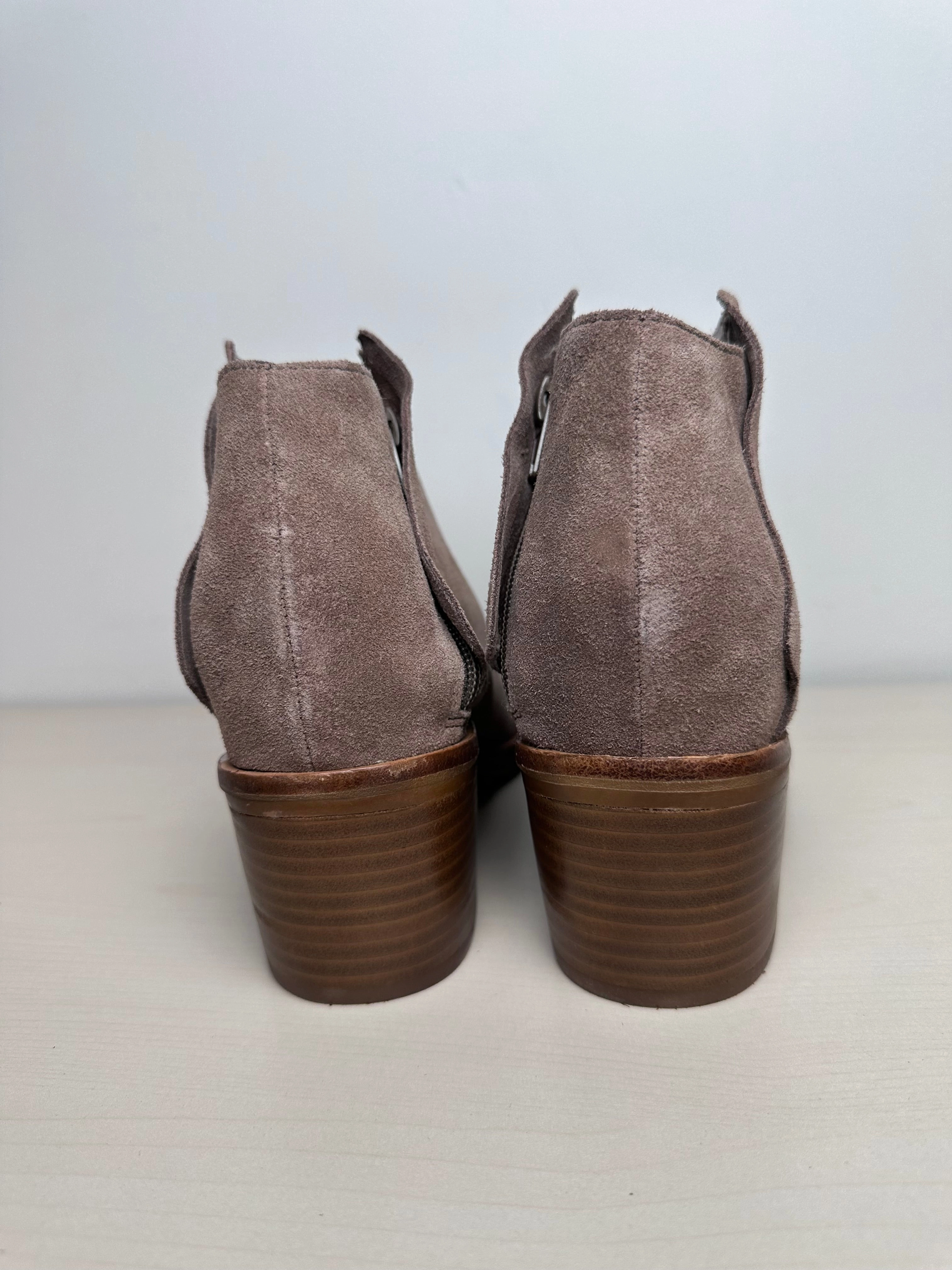 Boots Ankle Heels By Dolce Vita In Brown, Size: 9