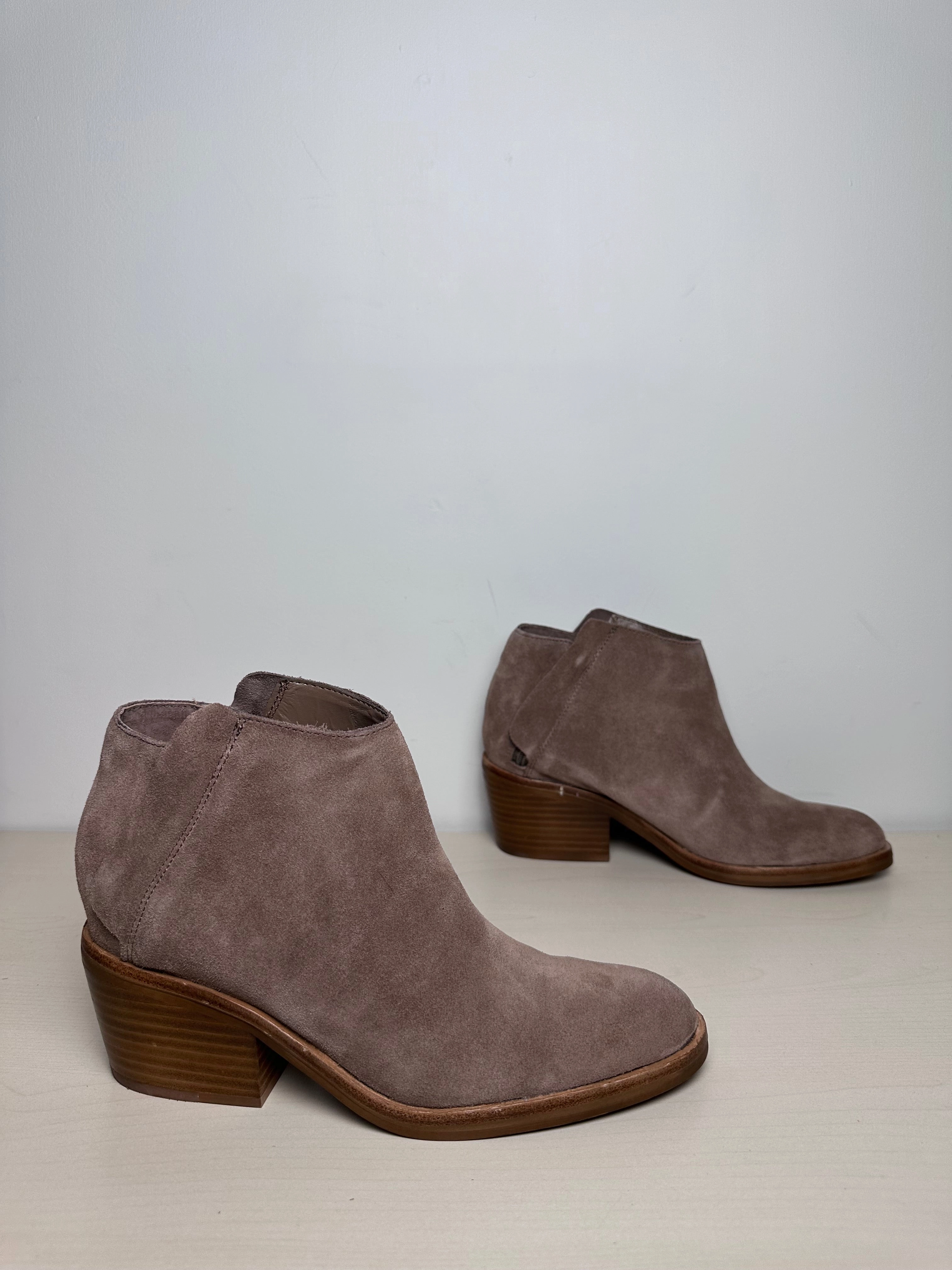 Boots Ankle Heels By Dolce Vita In Brown, Size: 9
