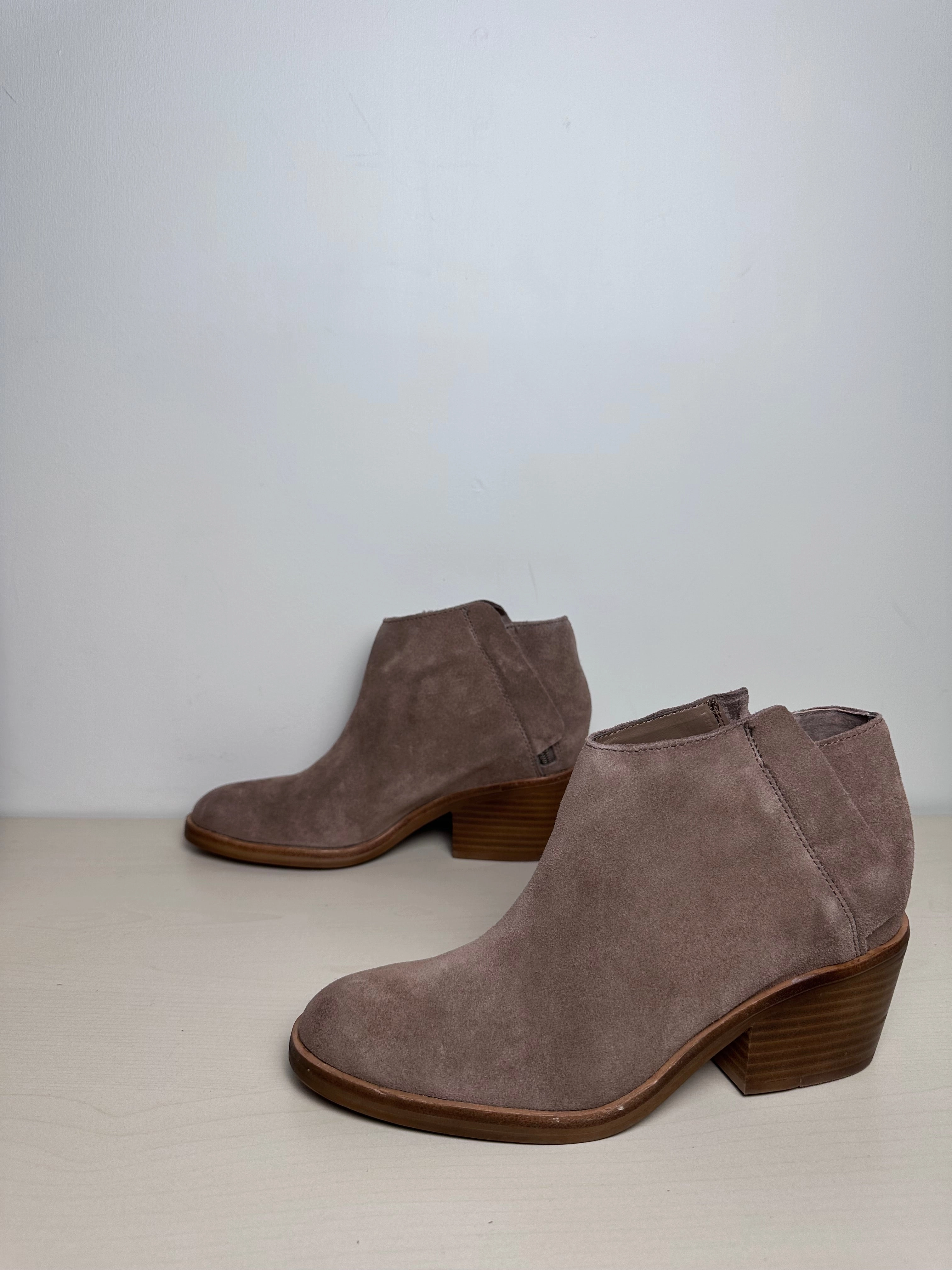 Boots Ankle Heels By Dolce Vita In Brown, Size: 9