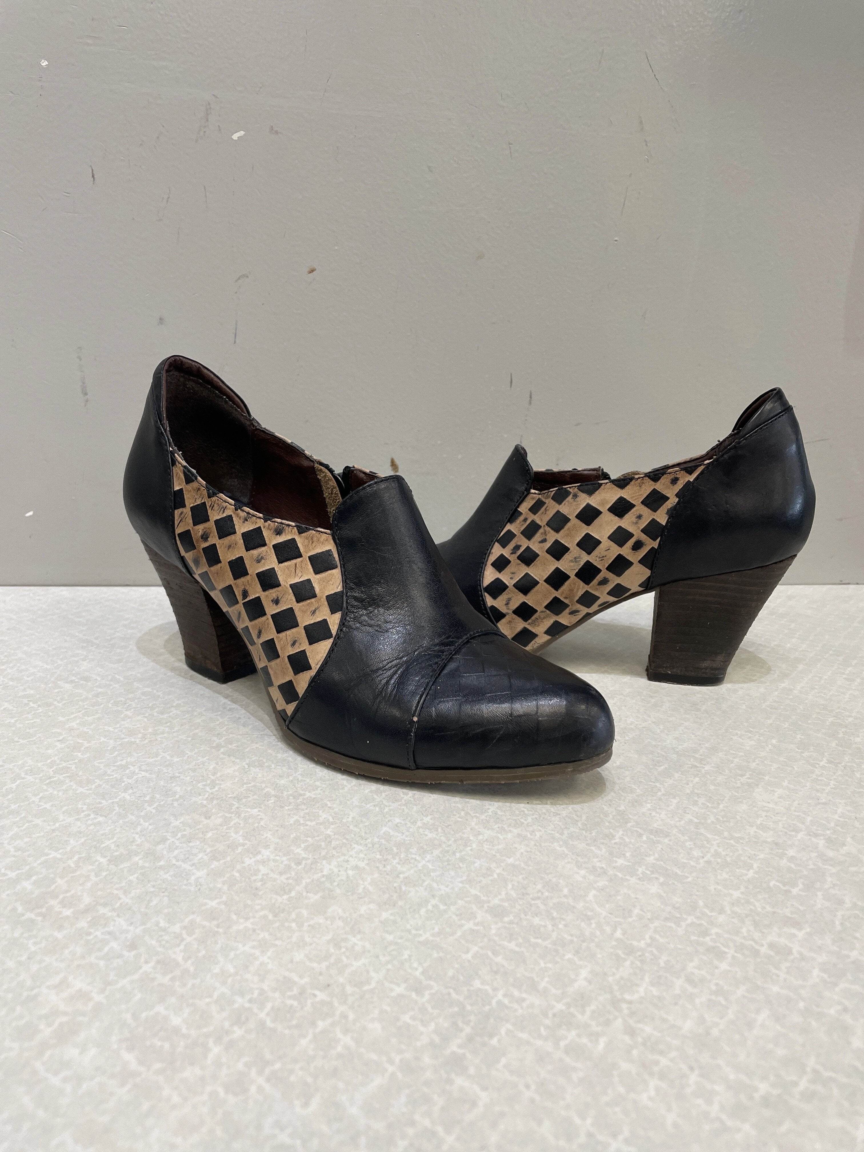 Boots Ankle Heels By Spring Step  Size: 7.5