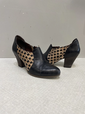 Boots Ankle Heels By Spring Step  Size: 7.5