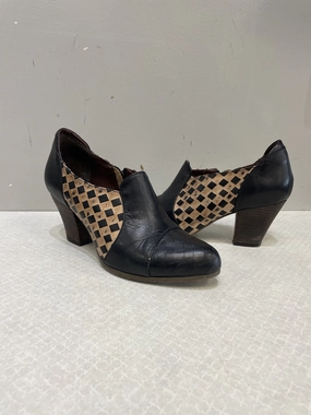 Boots Ankle Heels By Spring Step  Size: 7.5