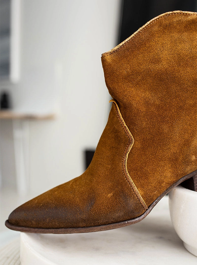 Bronco tan